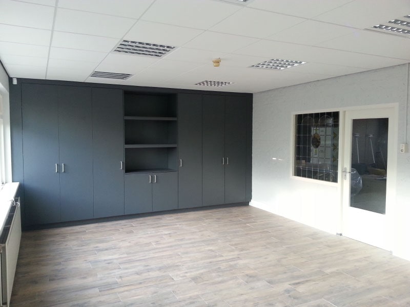 strak binnenschilderwerk kastenwand